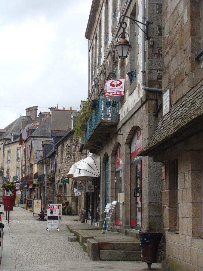Chambres D'Hotes Le Petit Angle Saint-Broladre Exterior photo